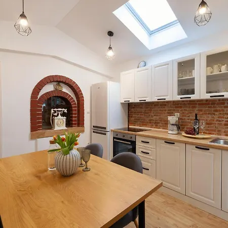 2 Bedroom Awesome In Kastel Novi Дом отдыха *