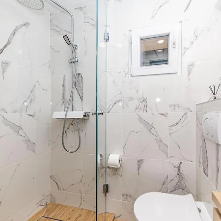 Дом отдыха 2 Bedroom Awesome In Kastel Novi Каштела