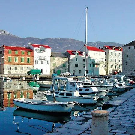 Дом отдыха 2 Bedroom Awesome In Kastel Novi