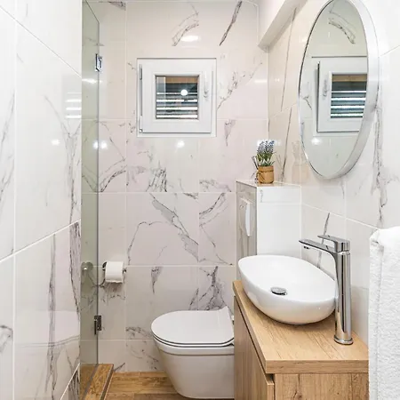 Дом отдыха 2 Bedroom Awesome In Kastel Novi *